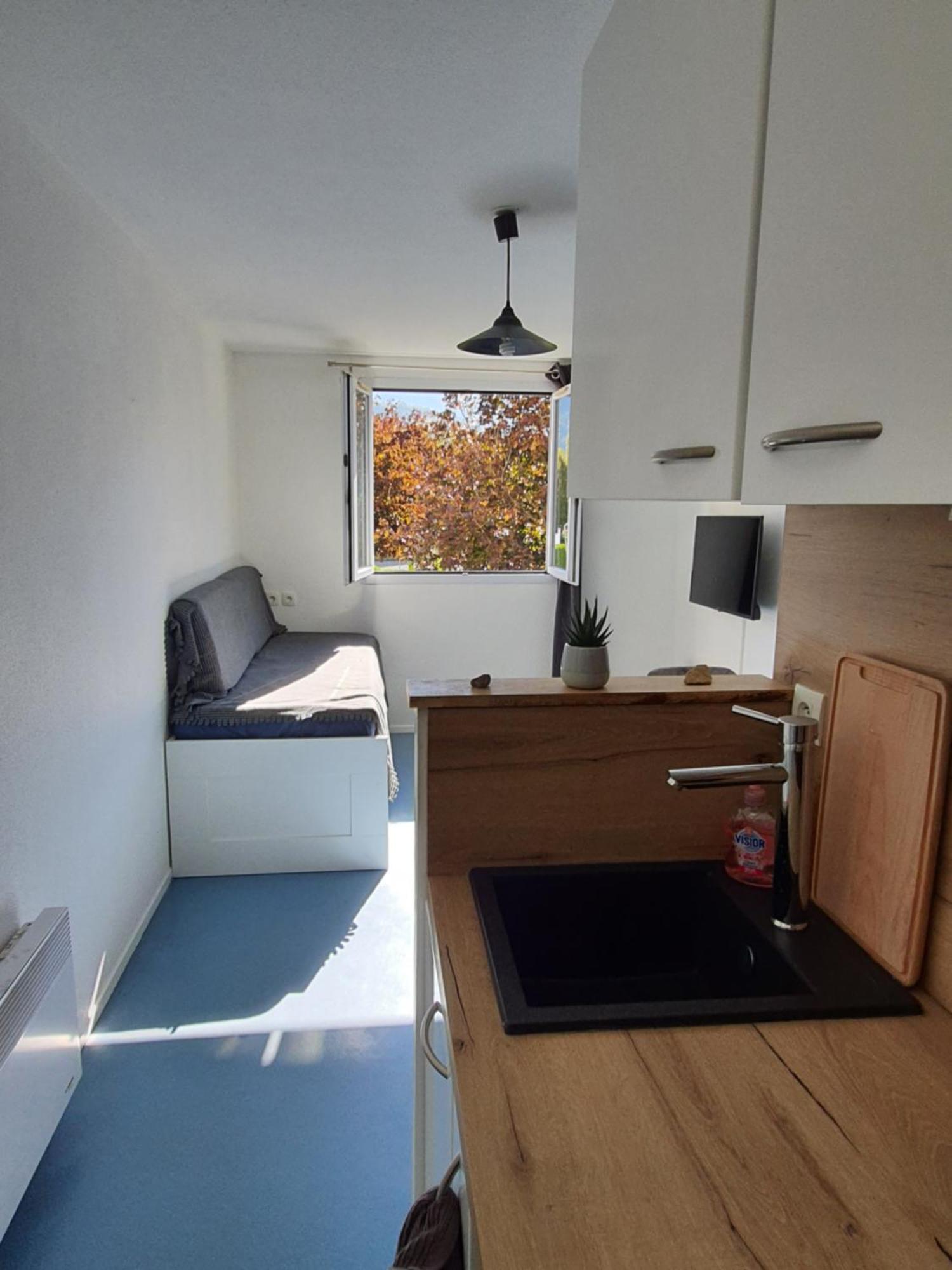 Studio Dans Residence Pour Location Courte Duree Et Etudiants Parking Gratuit Gières Zimmer foto